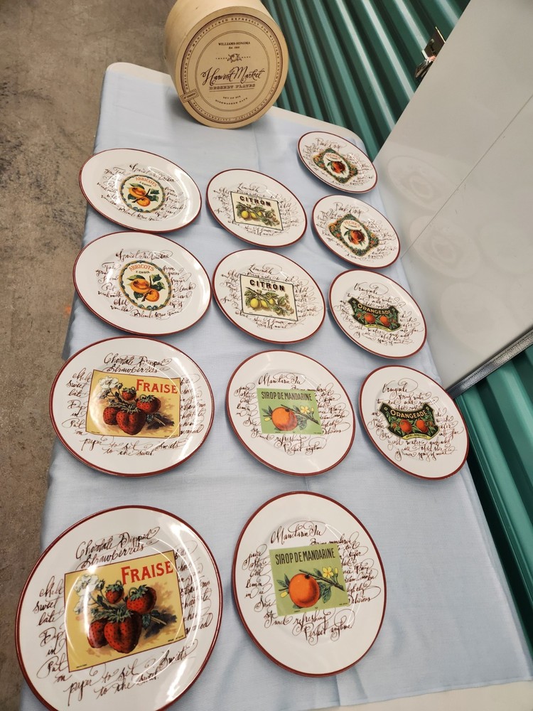 Williams Sonoma Rosanna Harvest Market Set of 12  Plates (2 X 6 Scenes) ITALY