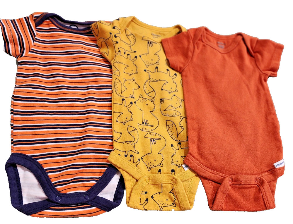 Gerber 0 - 3 mos Boys 3 - short sleeve onesies. Solid, striped, foxes