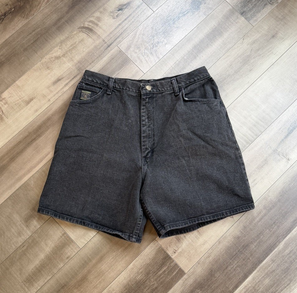 Vintage Wrangler For Women Black Denim Shorts 16 Average Made in USA MSR06CB