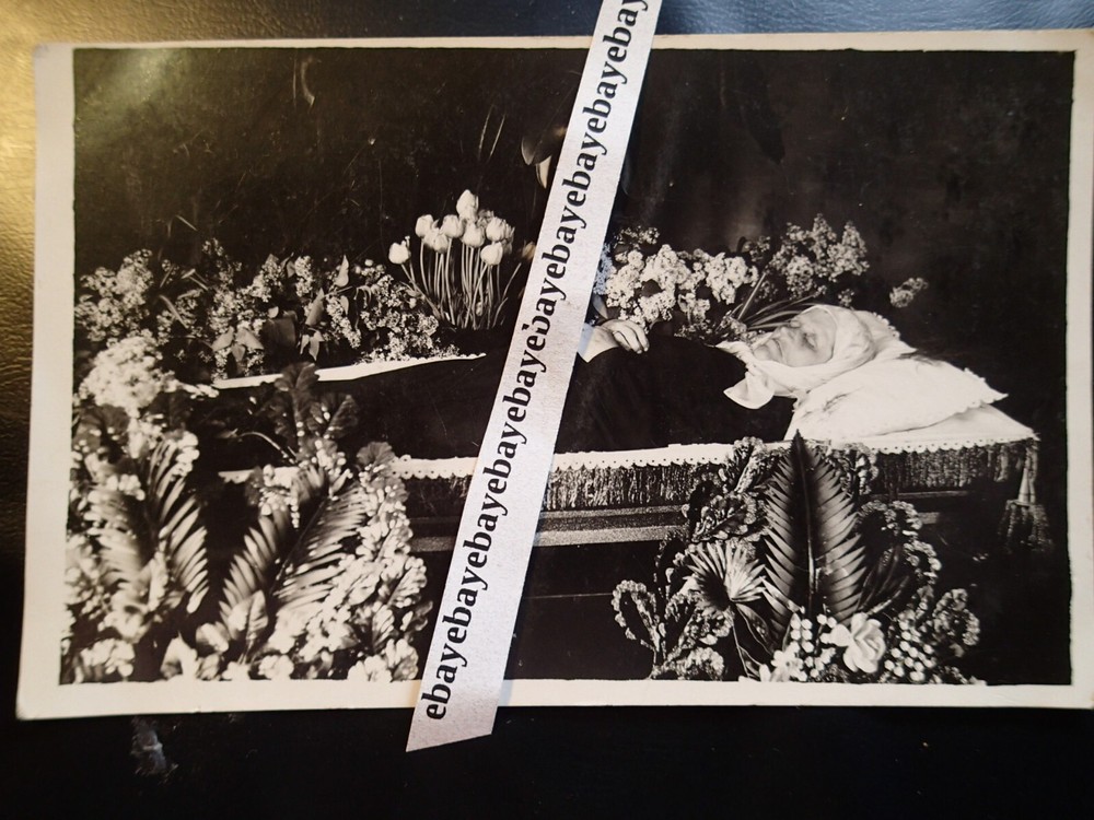 1930-s LADY POST MORTEM OPEN COFFIN LOT OF FLOWERS ORIGINAL VINTAGE PHOTO EUROPE