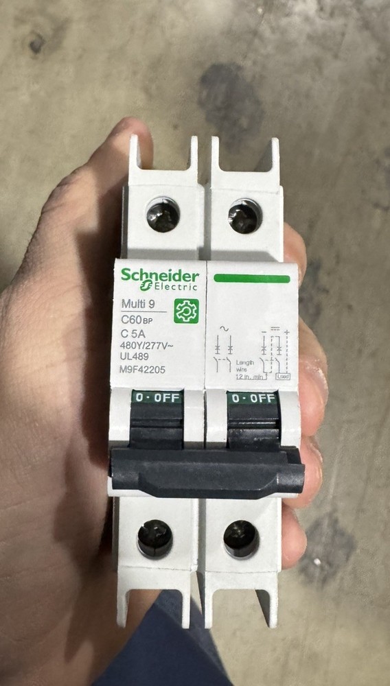 New Schneider circuit breaker 2 poles 5 amp C multi 9 square D M9F42205 (UL489)