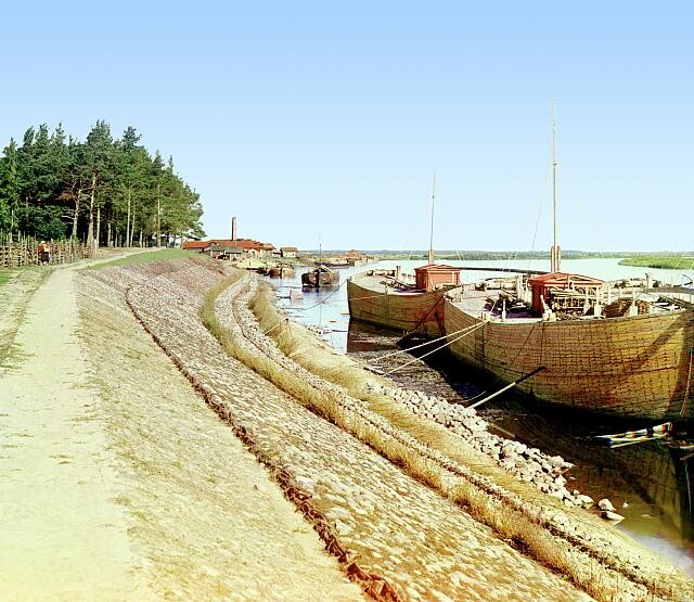Photo:Vokhnovo Russia 1909 Riverbank Fortifications Boats River Scene