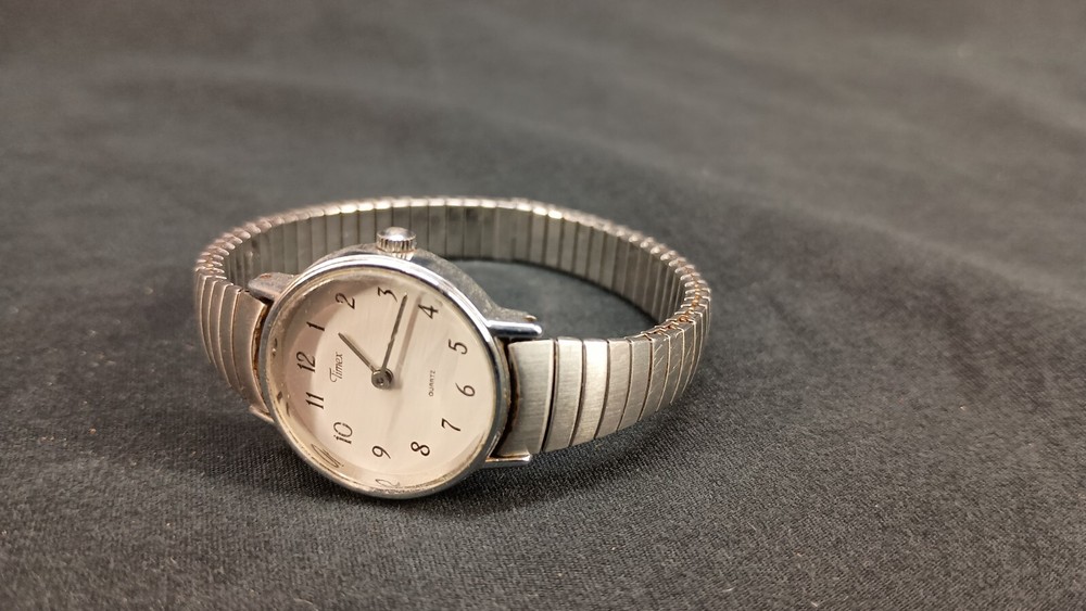 Vintage Timex Women's Quartz Watch - Silver Tone Stretch Band NEEDS BATTERY