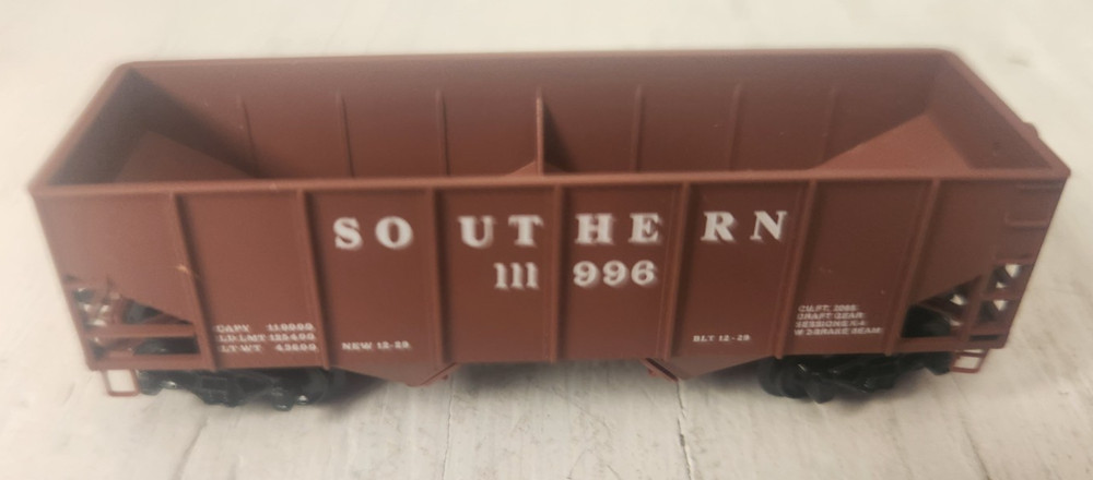N Scale Micro Trains Line 56150 33' Southern Railway Twin Bay Hopper 111996