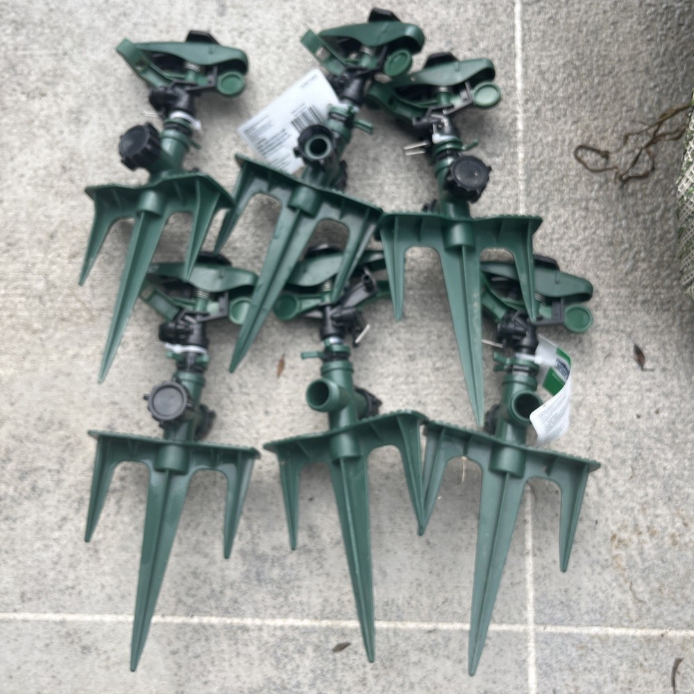 Impulse Spike Sprinkler Covers 4000 Sq Ft with Adjustable Spray