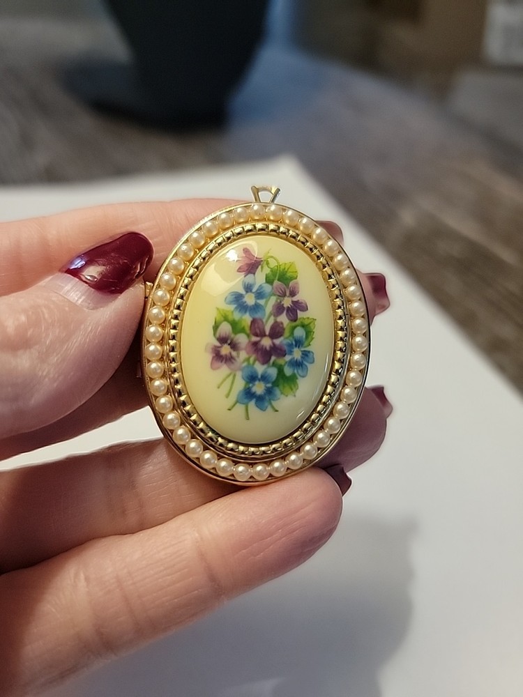 Vintage Avon Sweet Violets Locket Pendant Gold  Faux Pearls Floral