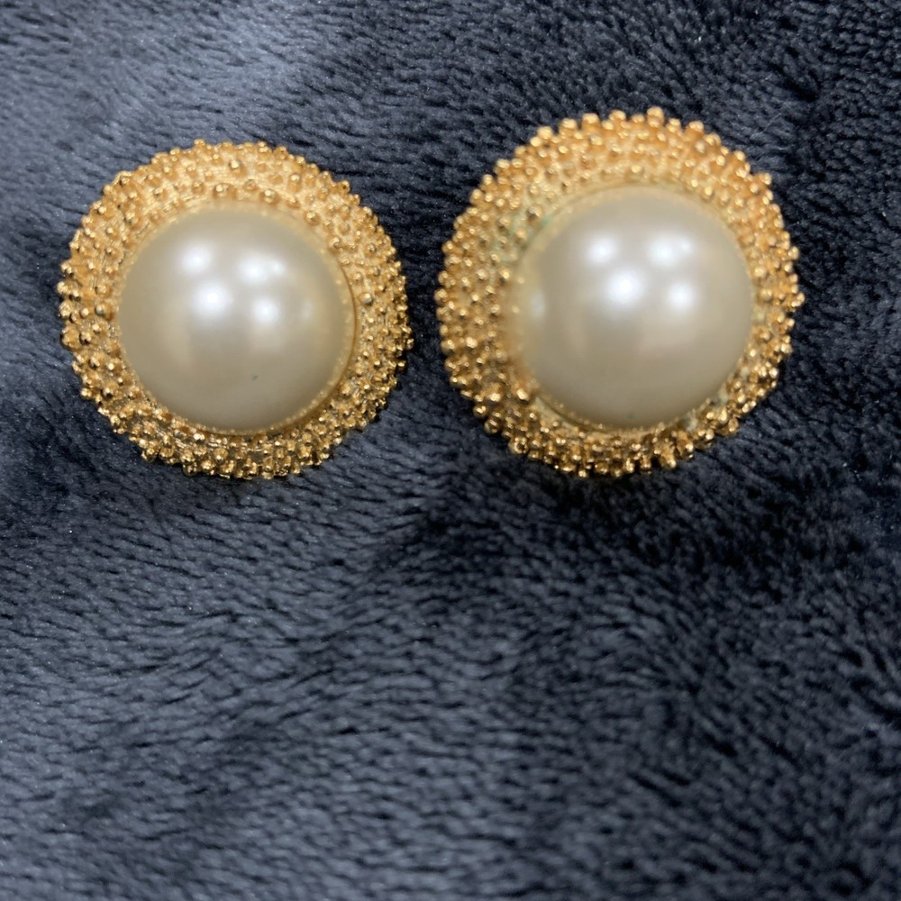 Vintage  Crown Trifari Faux Pearl Cabochon Textured Gold Tone Clip On Earrings
