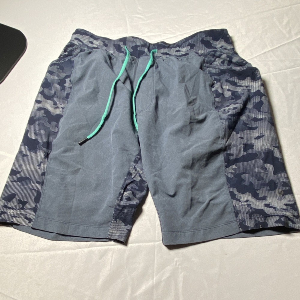 Lululemon Men's Athletic Camouflage Shorts Gray Navy Drawstring Size L