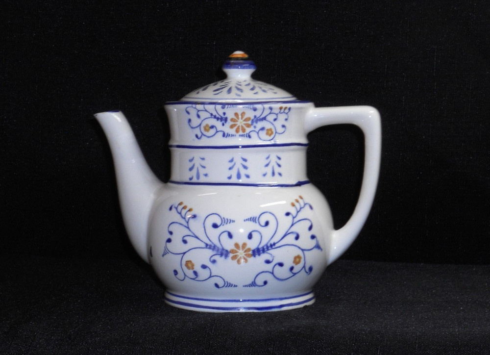Vintage Royal Sealy Heritage Tea Pot W/Lid