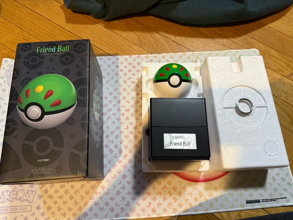 Pokemon Die-Cast Friend Ball Replica by The Wand Company Figure Pokeball openbox