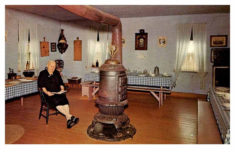 Postcard PEOPLE SCENE Middle Amana Iowa IA m/09 AR5466