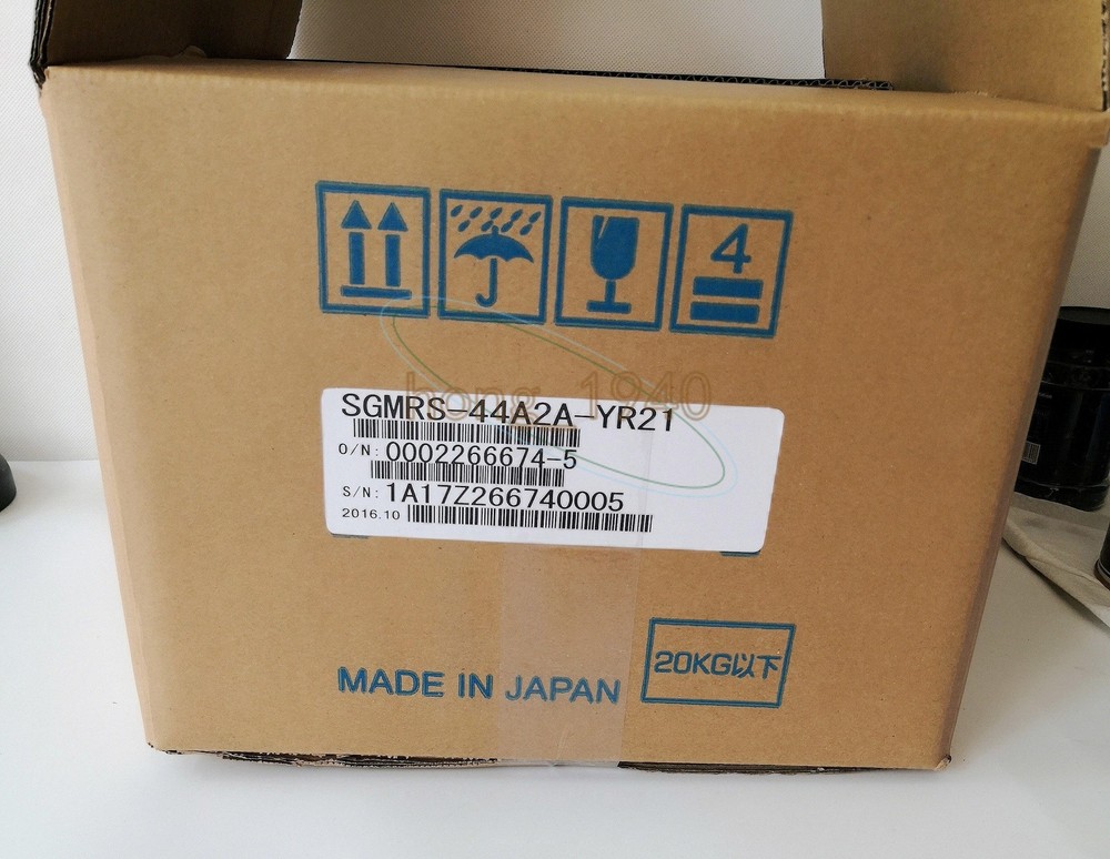 One New Yaskawa Servo Motor Sgmrs-44A2A-Yr21