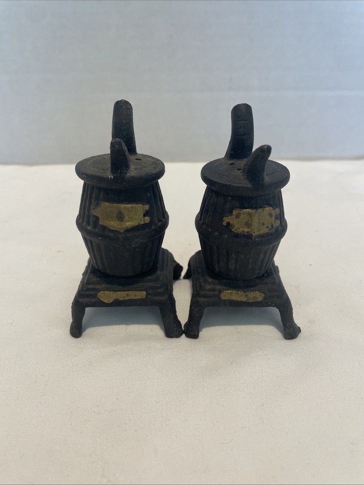 Vintage Cast Iron Pot Belly Stove Salt & Pepper Shakers 4