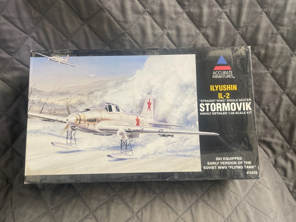 Accurate Miniatures 1/48 Ilyushin IL-2 Stormovik Ski Equipped Model Kit #3409