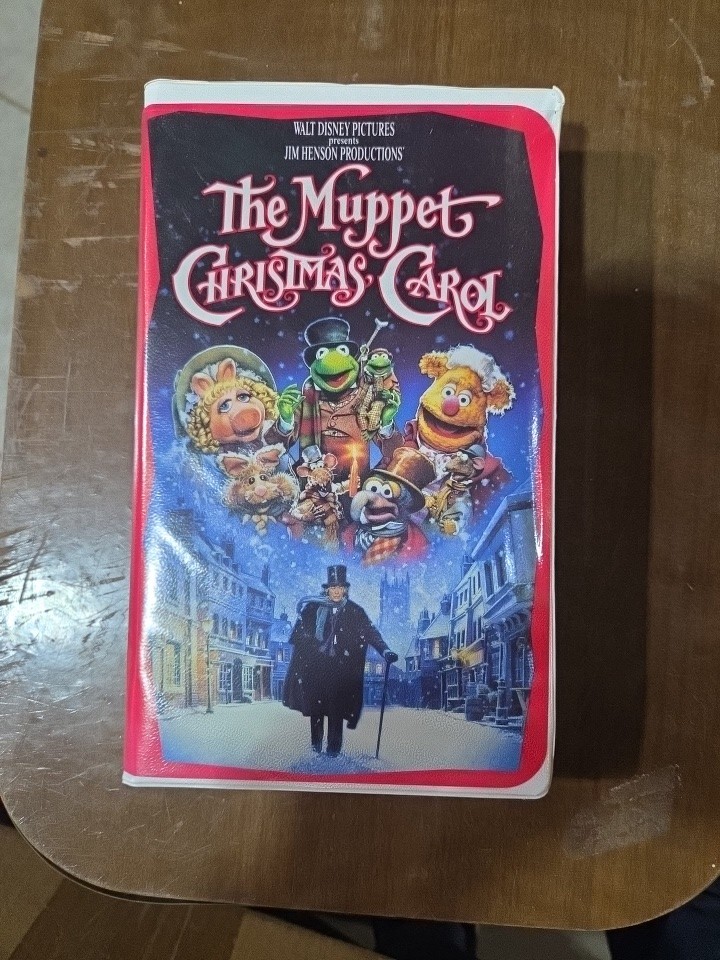 The Muppet Christmas Carol  Walt Disney Jim Henson Clamshell VHS