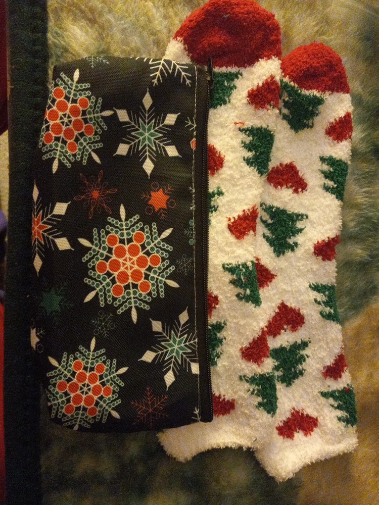 Holiday (Christmas Themed) Socks In Pouch NEW