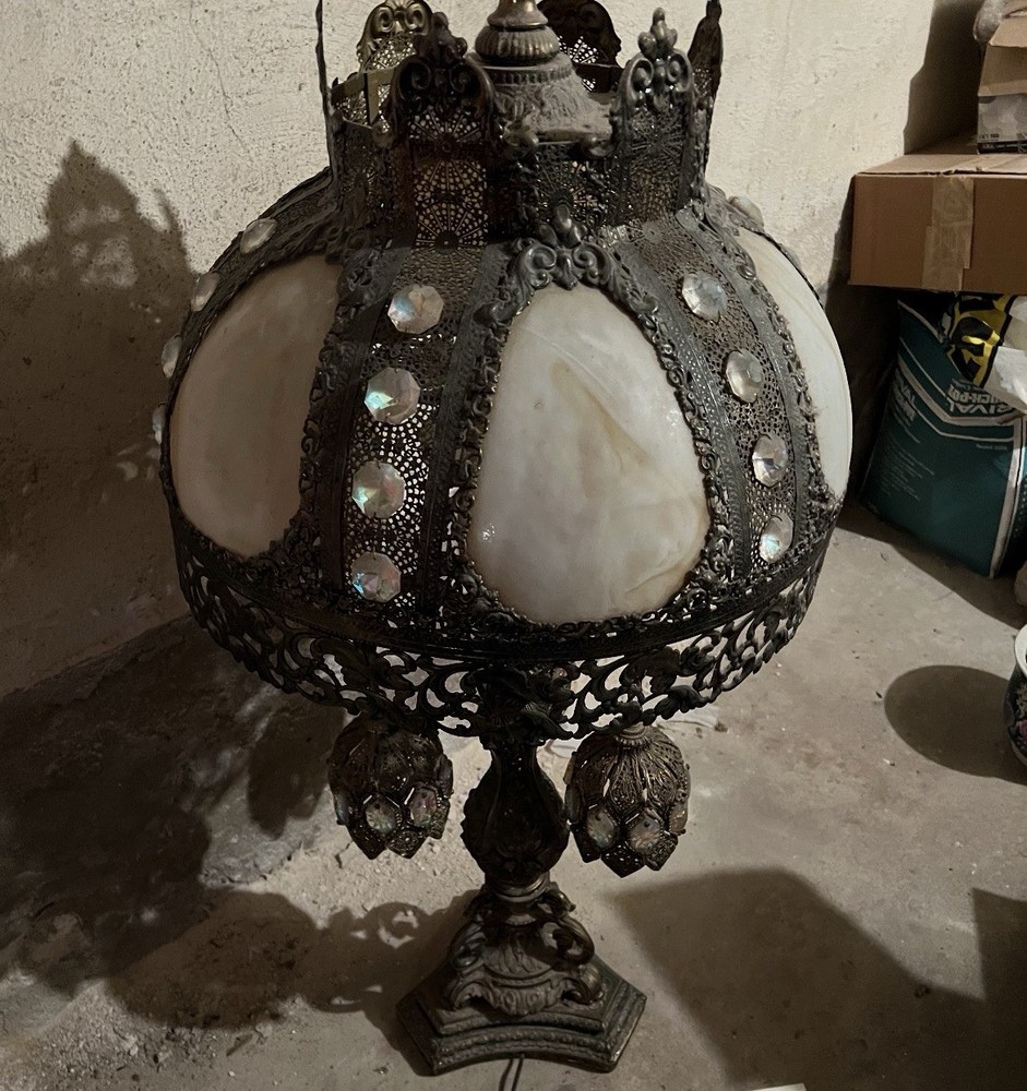 ANTIQUE SLAG GLASS JEWELED TABLE LAMP c.1900–1920 ORNATE CAST METAL CROWN SHADE