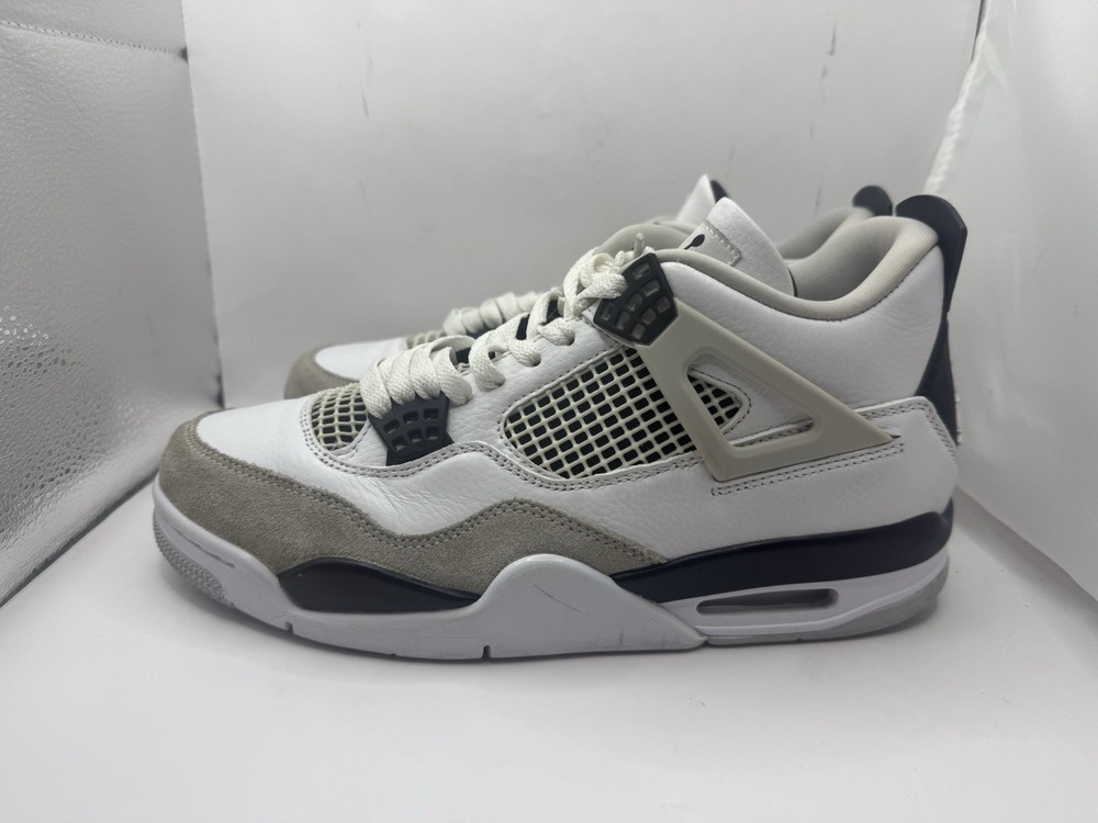 Jordan 4 Retro Military Black DH6927-111  Size 8.5