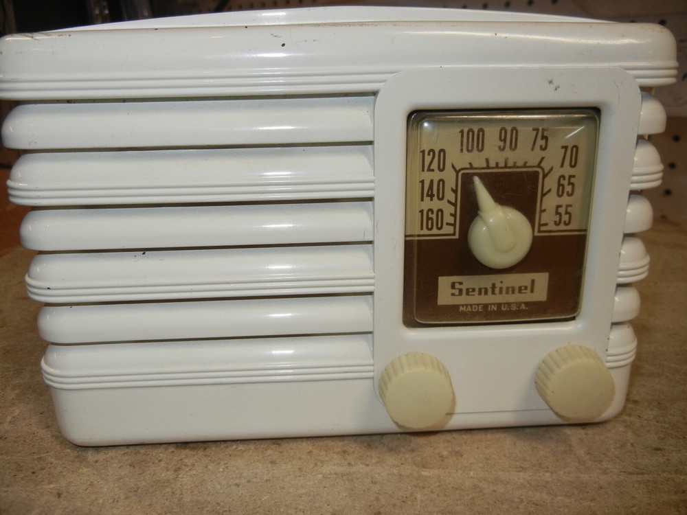 1947 Sentinel  309-I Ivorybakelite radio, Ham rebuilt, plays well, NICE, ARTDECO