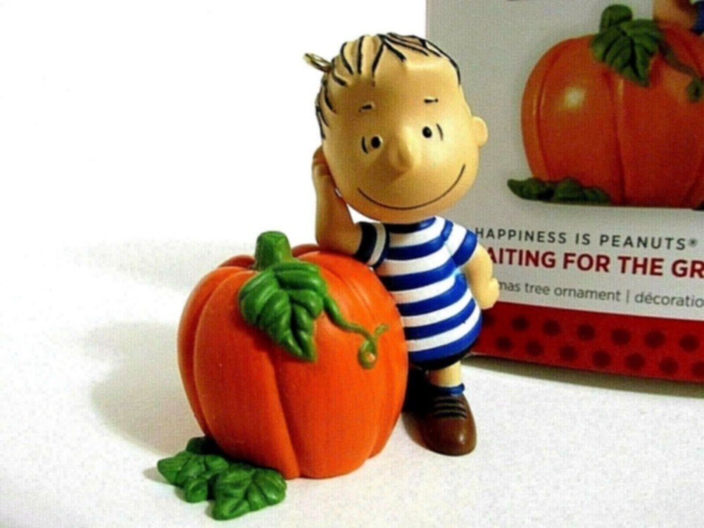 SNOOPY PEANUTS CHARLIE BROWN HALLMARK CHRISTMAS ORNAMENT FIGURINE LINUS 2013