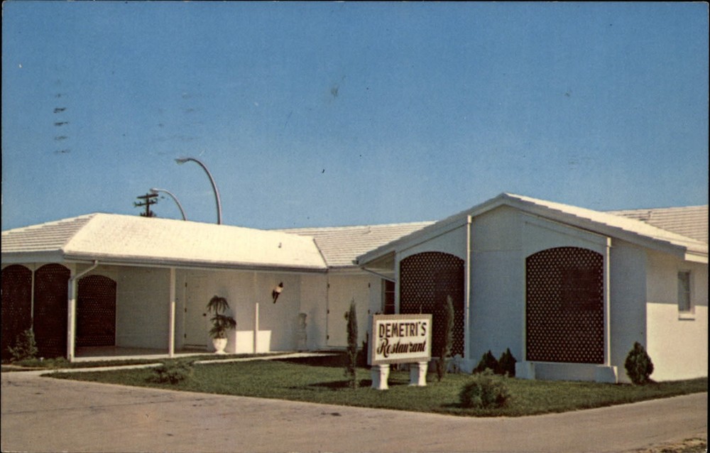 Florida New Port Richey Demetri's Restaurant ~ 1970 vintage postcard sku475