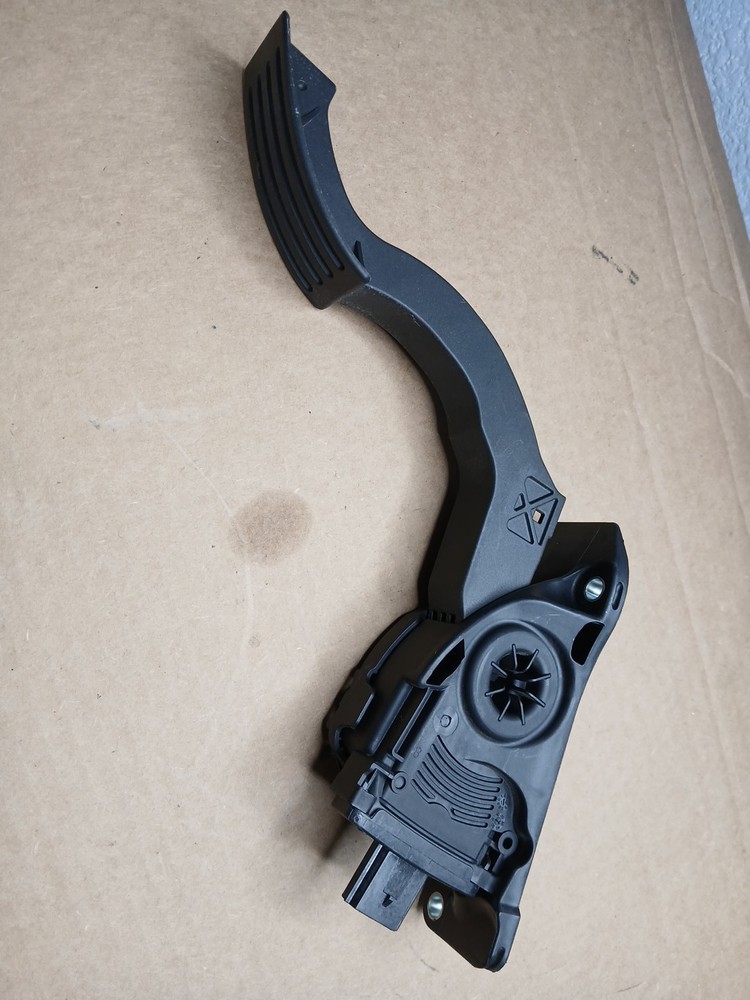 2012-2015 FORD FOCUS GAS ACCELERATOR PEDAL OEM, BV61-9F836-AB