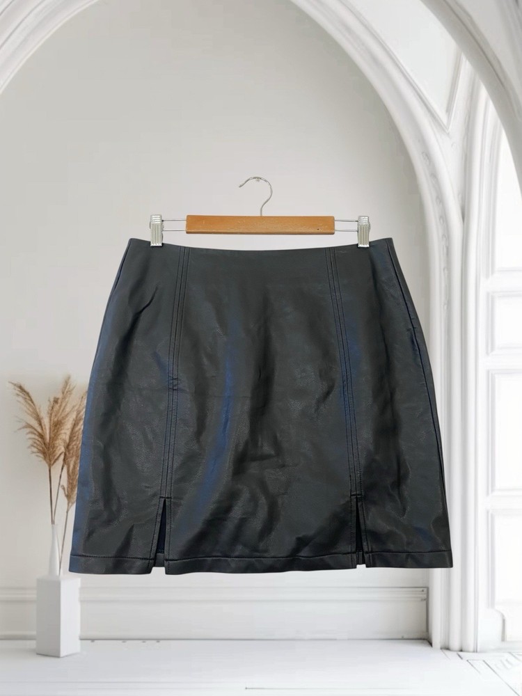 Mangopop Women’s Faux Leather Mini Skirt Size Large Slits Fall Holiday Edgy Chic