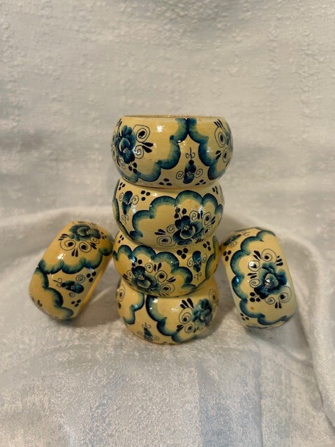 Set Of 6 Wood Napkin Rings-pale Yellow With Blue Floral