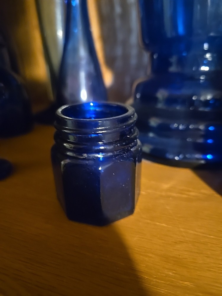 1930s/1940s Antique 8 Sided Small Sample Size Cobalt Blue Glass Noxzema Jar.