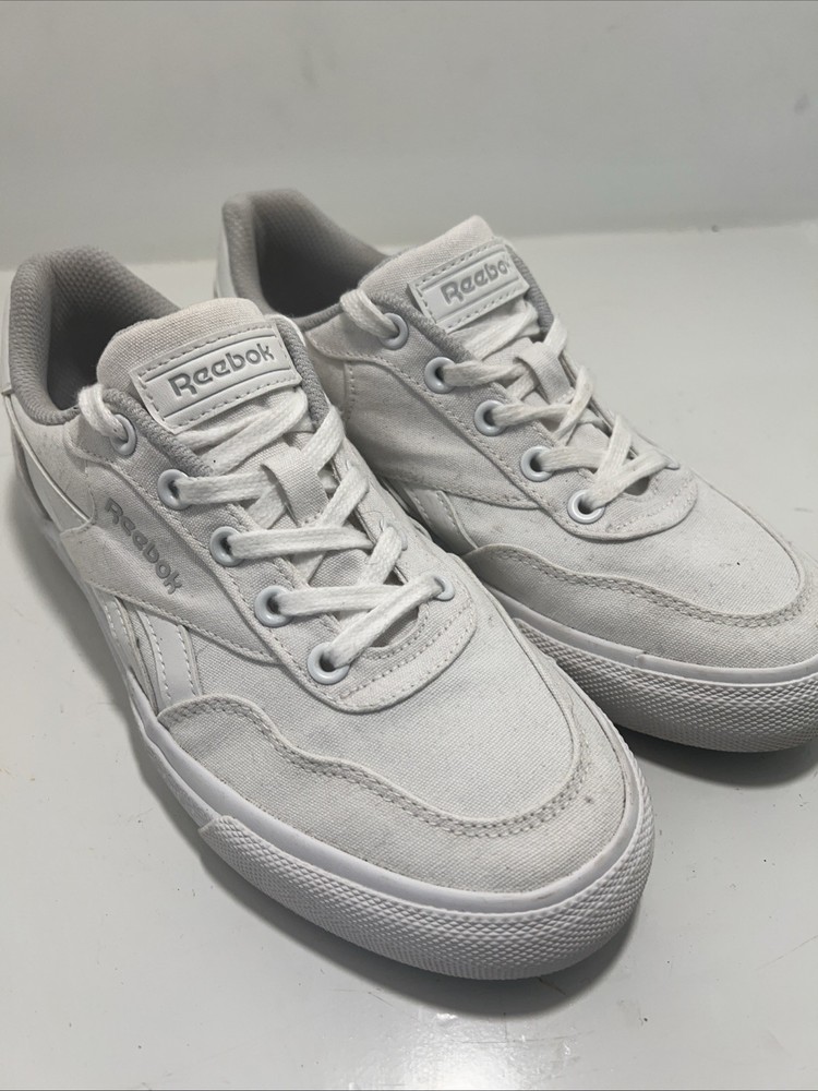 woman’s reebok size 7