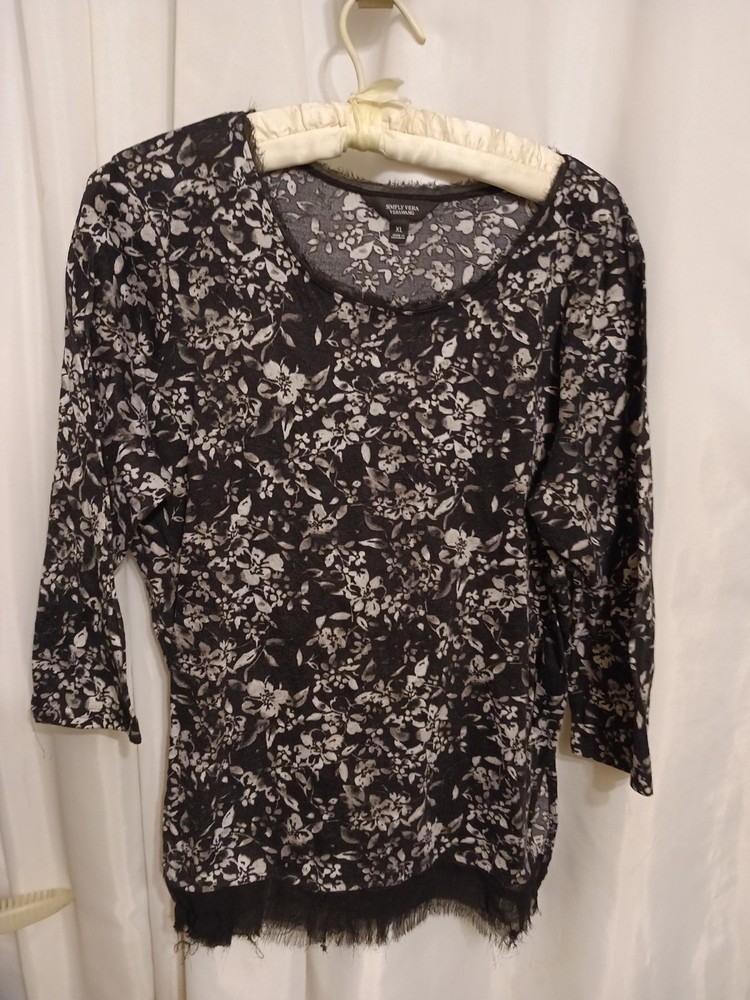 Simply Vera Black, Grey And White Floral Top Size XL 3/4 Sleeves