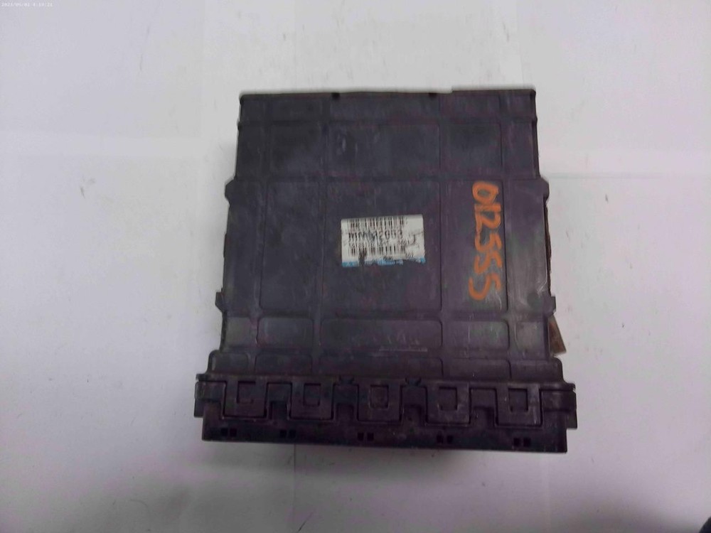 2004 Mitsubishi Endeavor Engine Control Computer ECU ECM MN132653