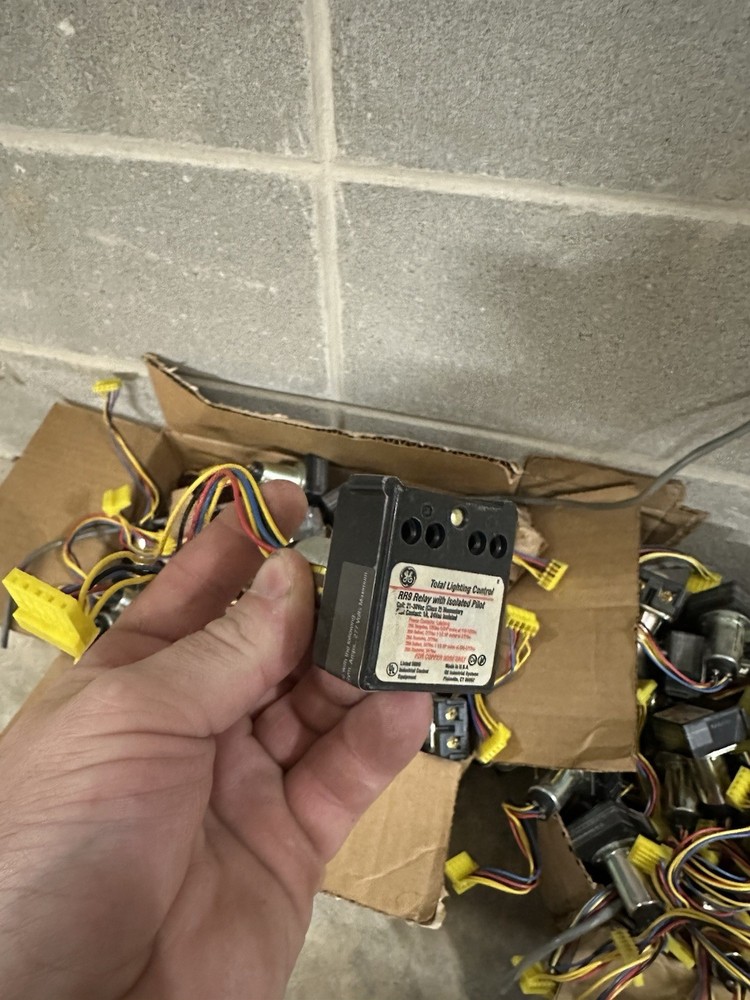 General Electric RR9 Electric Relay with Isolated Pilot