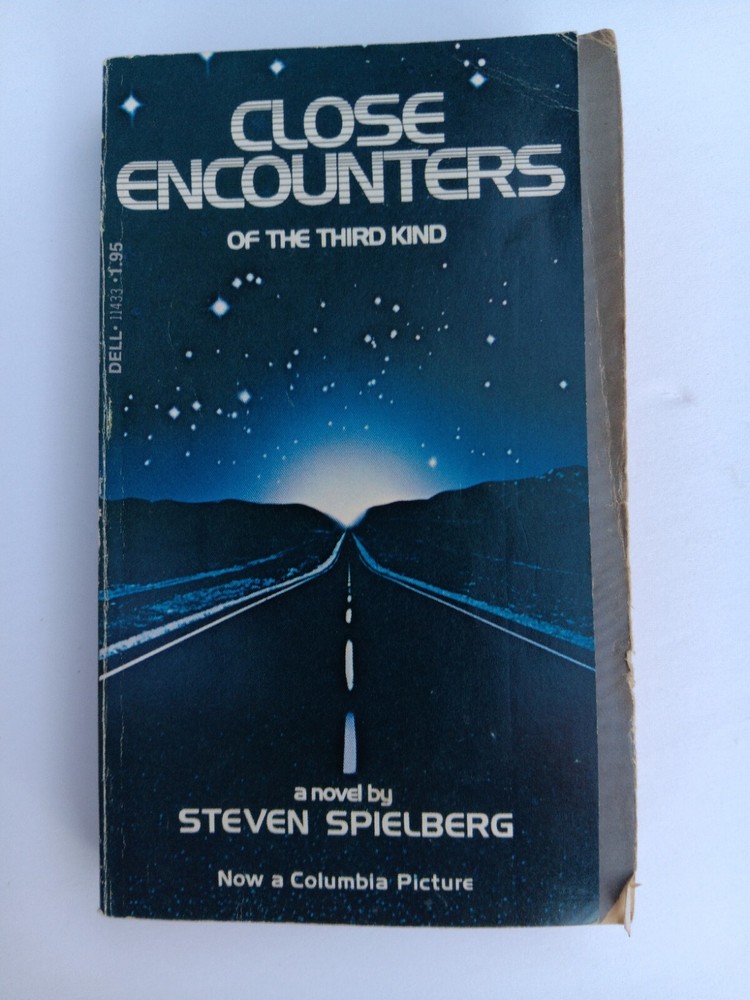 Paperback Close Encounters  Of The Third Kind By Steven Spielberg