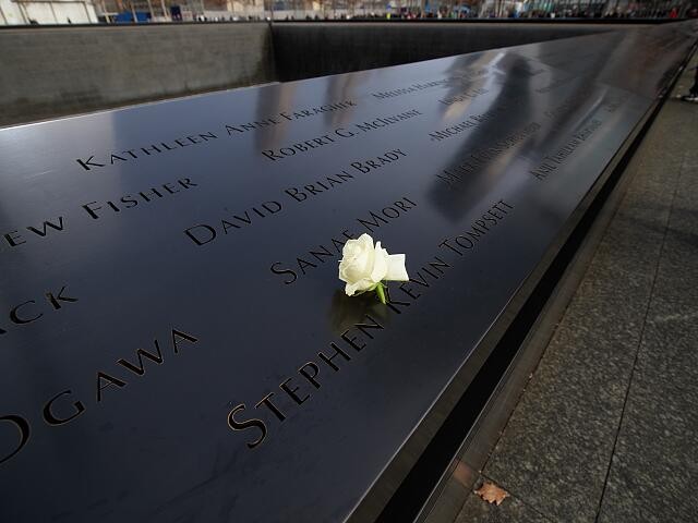 Photo:New York New York 2018 9 11 Memorial Museum Names Wall White Rose