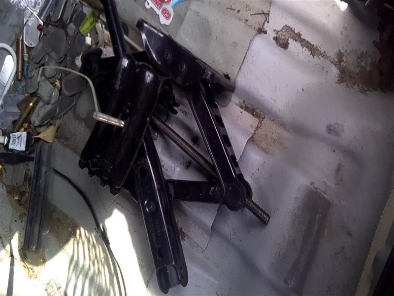 CHARGER   2012 Jack 1039146371 NO FOAM TRAY NO SPARE TIRE