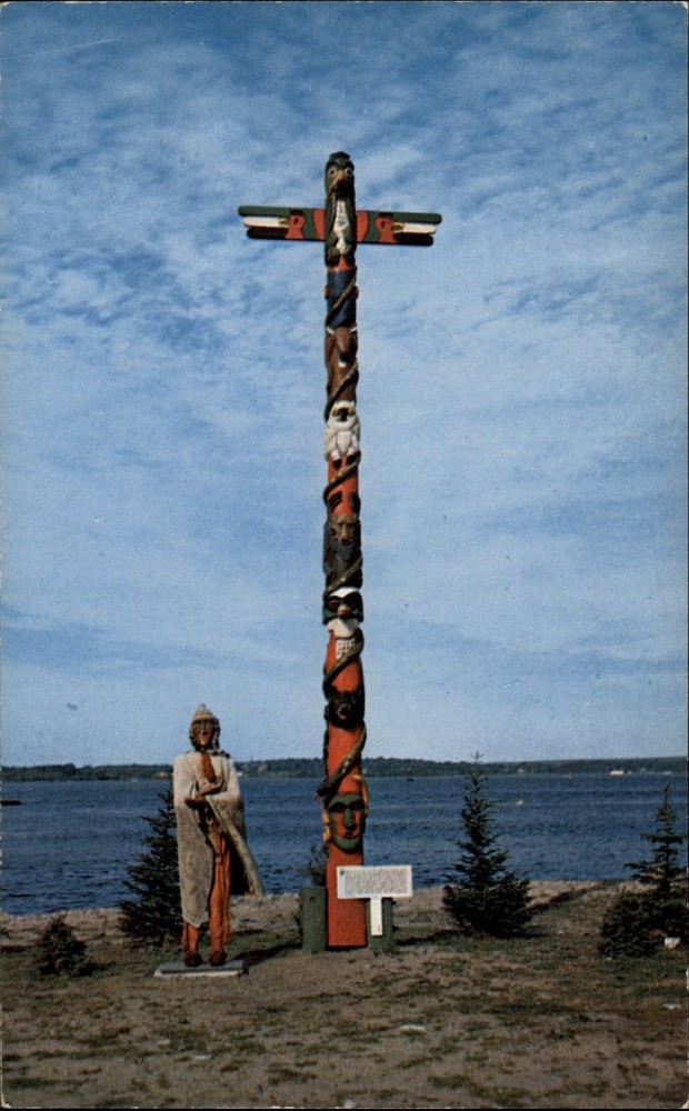 Michigan Native Totem Pole heritage symbol unused vintage postcard