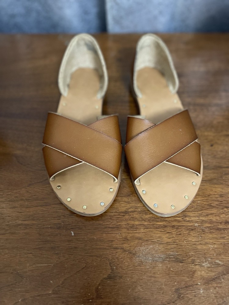 Universal Thread Woman’s Brown Leather Sandals Size 6.5