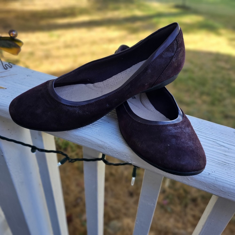 COLLECTION BY CLARKS Womens Purple Suede Ballet Flat Shoes size 10 Comfort