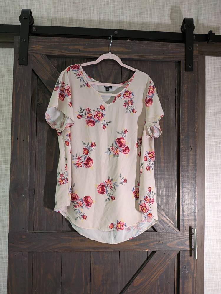 Torrid Top Size 2 Womens White Georgette Keyhole Blouse Floral Print Chiffon