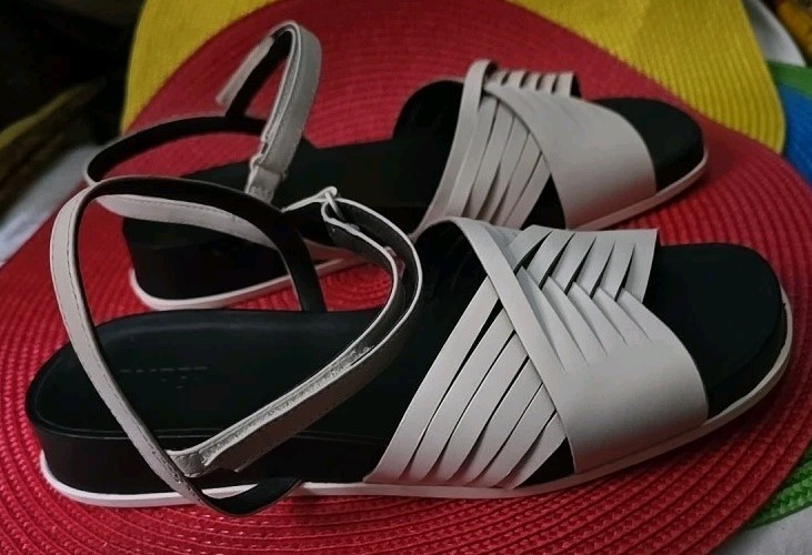 Womens Camper Atonik White And Black Sandals Euc 39 Us 8.5 K200788-006