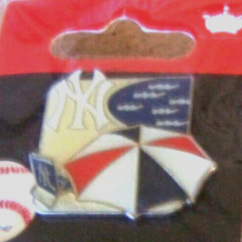 2011 NY Yankees beach scene pin with logo, ocean, sand, umbrella, chair 45204