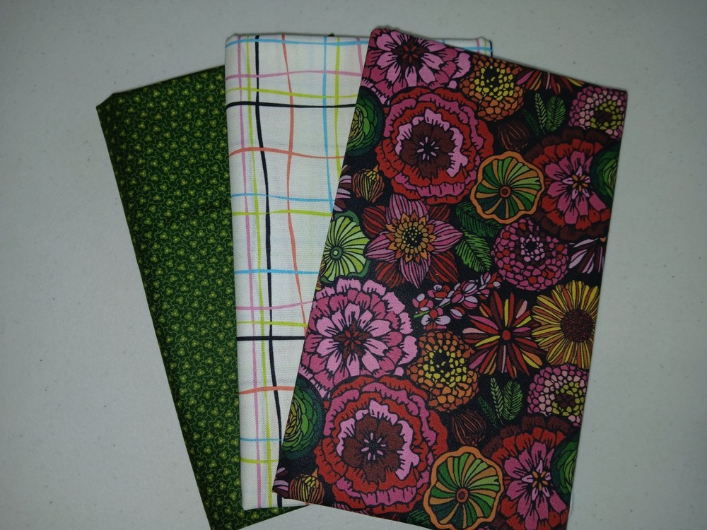 Lot 3 yard Focus Light Dark name brand cotton spring on trend Fabric Cafe look