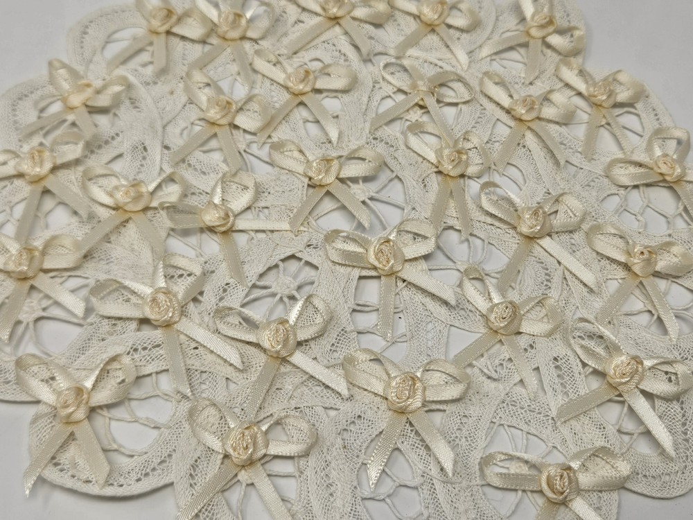 50 pcs Vintage Ivory Satin Bows Mini Ribbon Roses Flowers Craft Trims Appliques