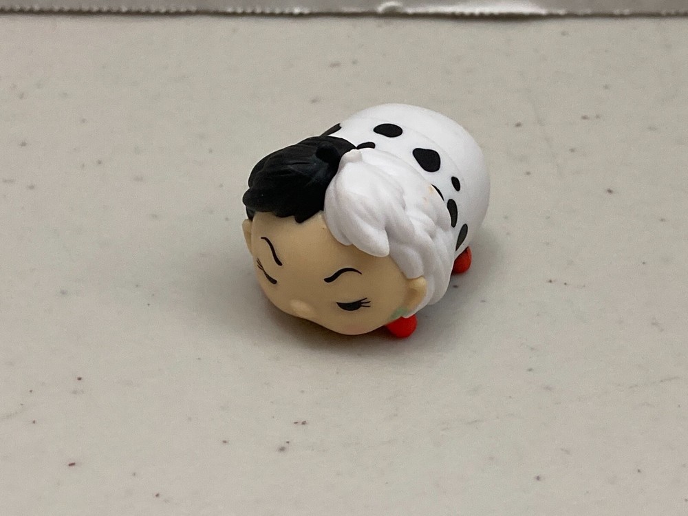Disney Tsum Medium Series 3 Figurine 101 Dalmatians Cruella DeVil Mystery Pack