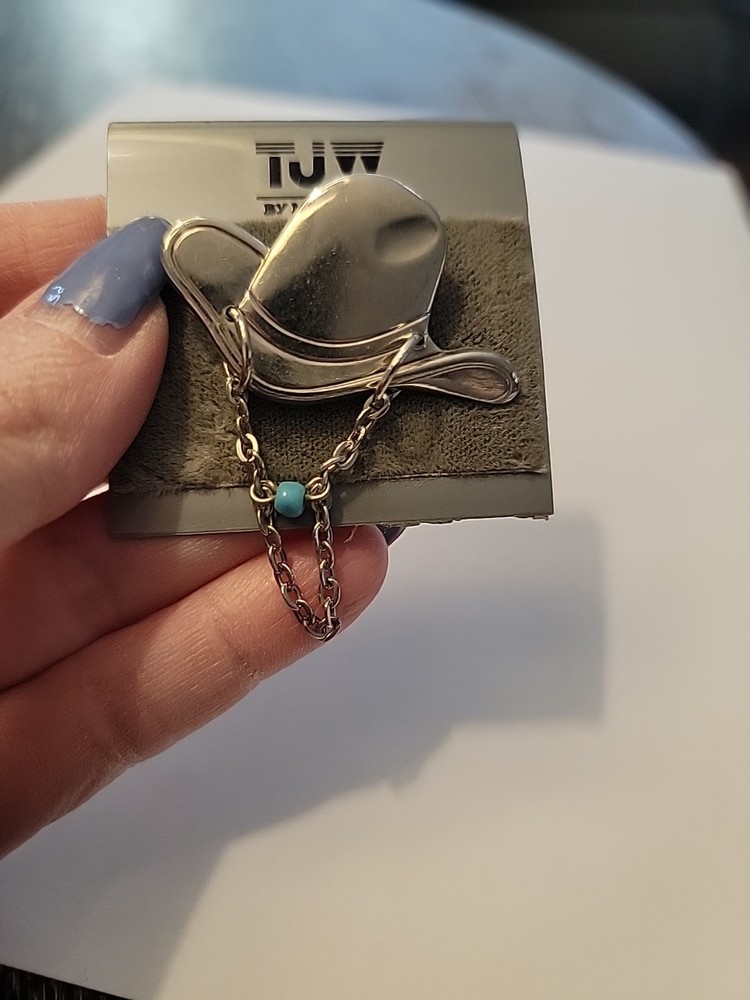 TJW Vintage Cowboy Hat Western Hat Brooch Pin Silver Tone