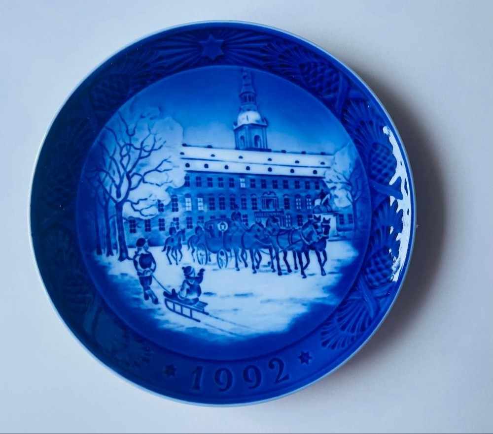Royal Copenhagen 1992 Year Plate Winter Scene Ceramic Collectible