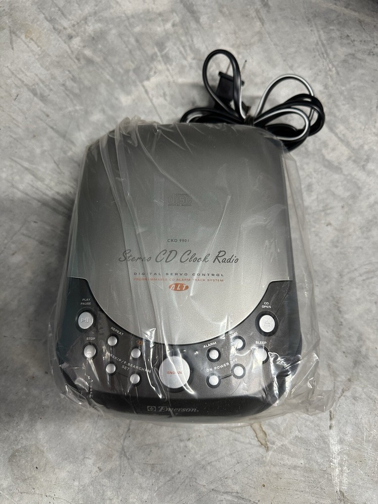 Emerson CKD 9901 Digital Alarm Clock AM/FM Radio Snooze CD Player LED. Untested