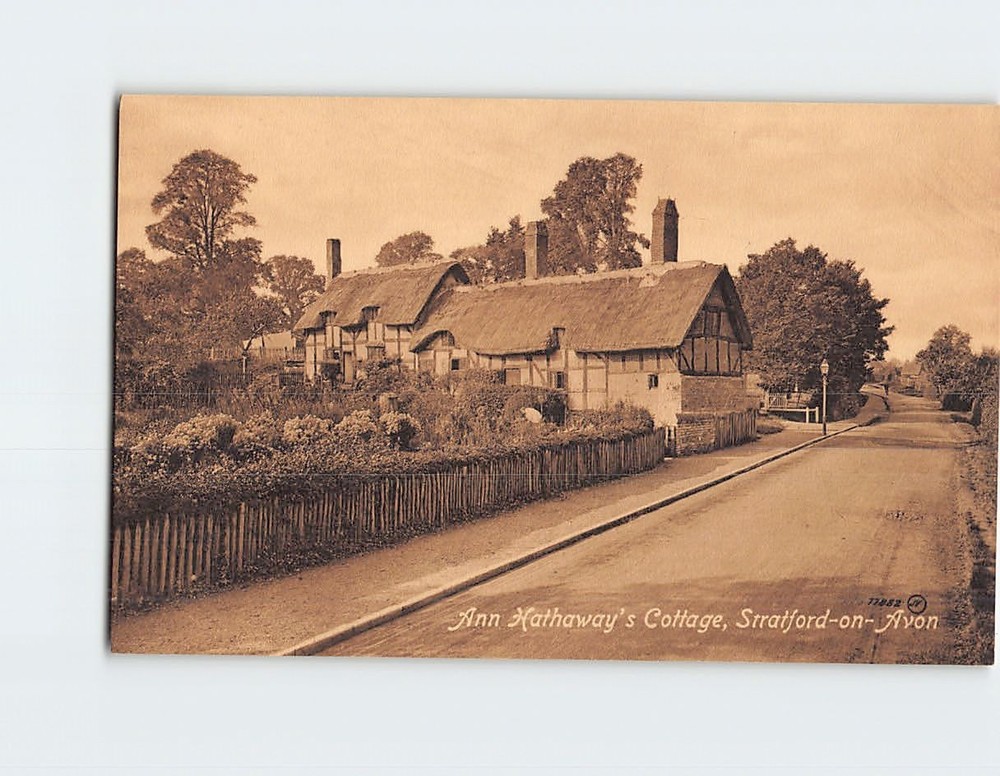 Postcard Ann Hathaways Cottage Stratford on Avon England