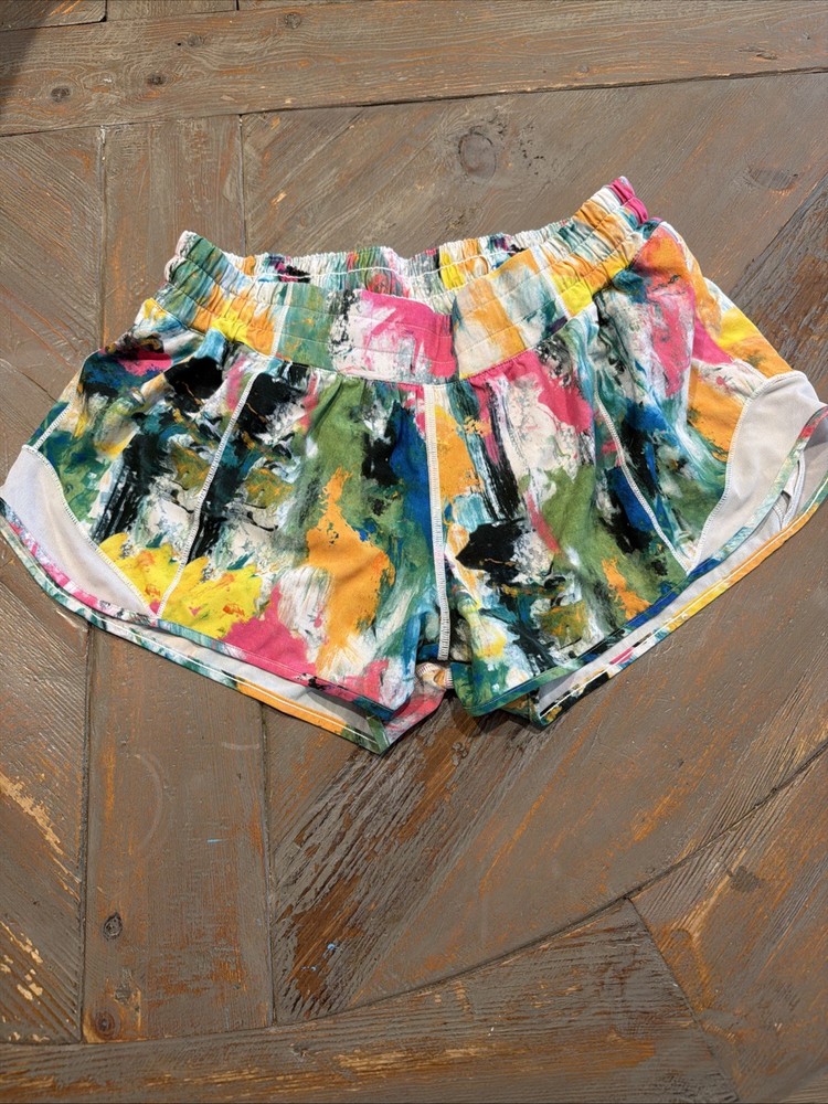 Lululemon Hotty Hot LR Short 2.5